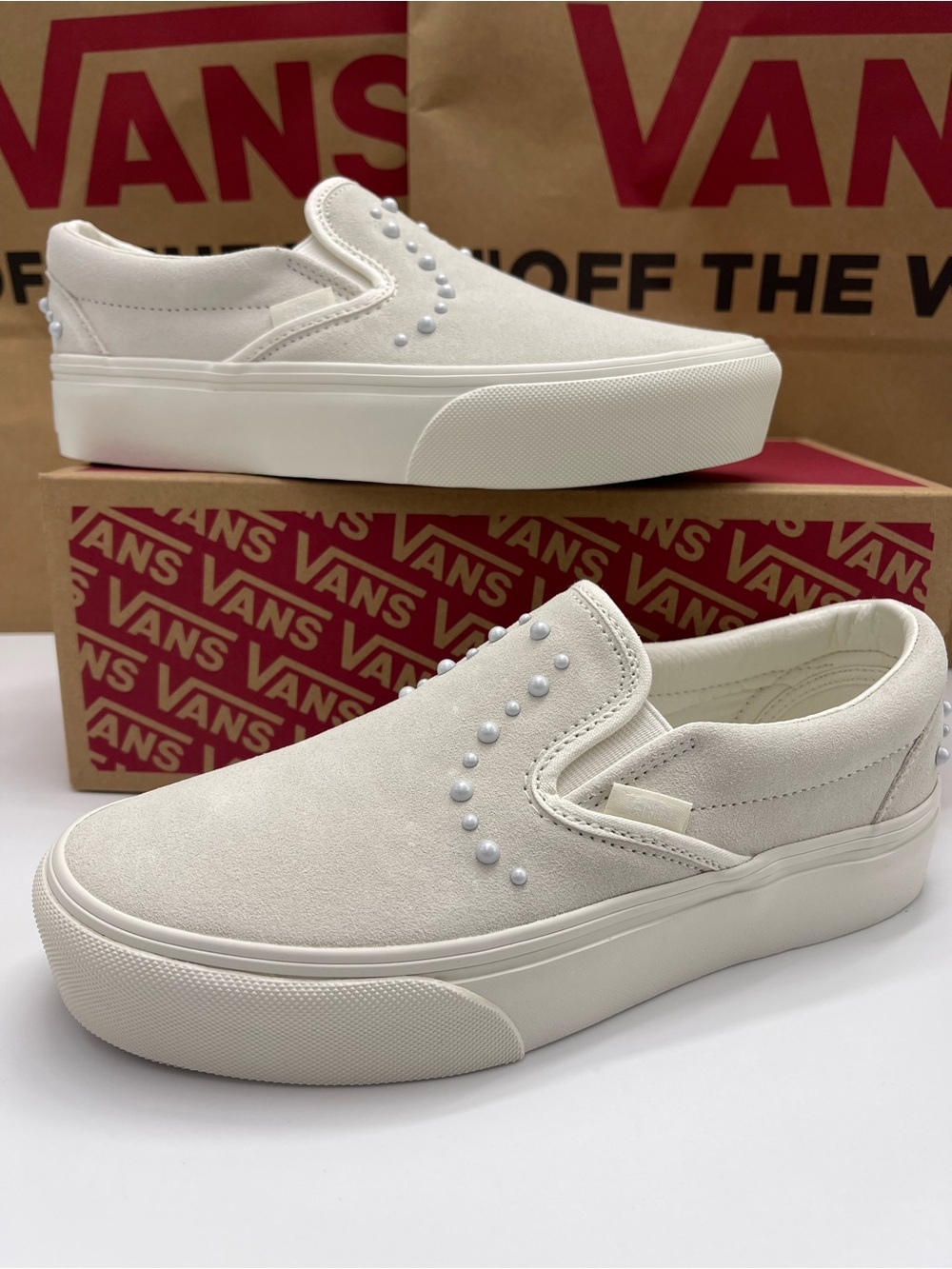 Vans Women's Classic Slip-On Platform Sneakers 
Pearls Marshmallow
VN000EA9CCZ